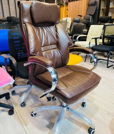 Ofis və oyun kresloları: Yeni, Təkərli, Qolları tənzimlənir, Dəri — 16