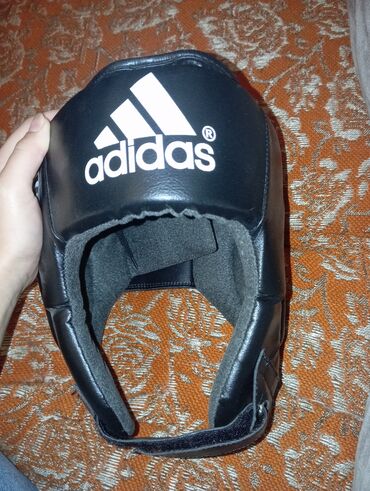 mma əlcəyi qiyməti: Adidas boks/kikboks baş qoruyucusu - Rəng: qara, ön hissədə Adidas