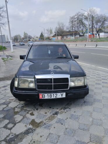 Mercedes-Benz 230: 1991 г., 2 л, Механика, Бензин, Седан