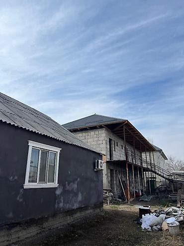 Продажа коттеджей и домов: 🏡 Продается участок с 2 домами 📍Район: ж/м Бакай-Ата 🌳 Участок: 5 — 4
