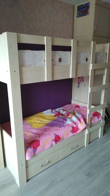 Uşaq və gənc otağı üçün dəstlər: Oğlan və qız üçün, İşlənmiş, Çarpayı, Matras ilə