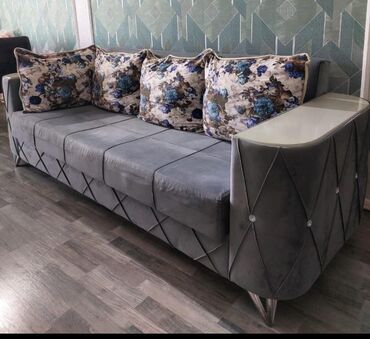 divan üstü örtüklər: (Divan) yaxwi veziyyetde seliqeli iwlenib acilir bazasi var ölcusu
