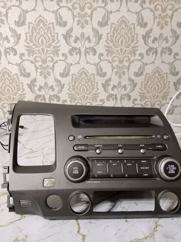 disk satışı: Honda Civic 2008 isleq dir təze monitör aligidina göre satilir