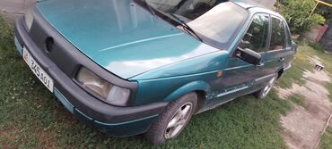 лейлек машина: Volkswagen Passat: 1990 г., 2 л, Механика, Бензин, Седан