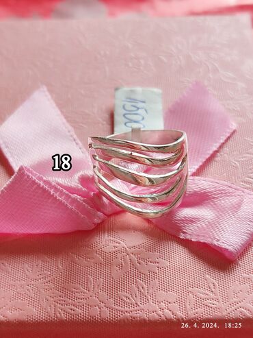 kardigan srednje duzine prljavo roze bojessirina ramena c: Srebrno prstenje 
cene na slikama uplata prvo na racun pa slanje