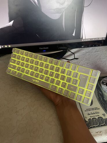Digər kompüter aksesuarları: 🧿 Keylux V200 Klaviatura 🔹 Şık və RGB işıqlı dizayn 🔹 Klaviatura — 11
