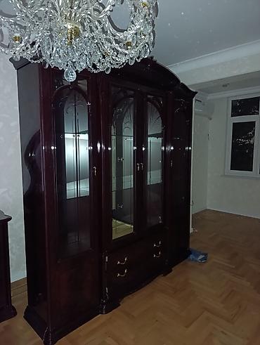 Bufetlər: Klassik vitrin-dolab - Material: tünd qəhvəyi (mahjun rəngdə) — 6
