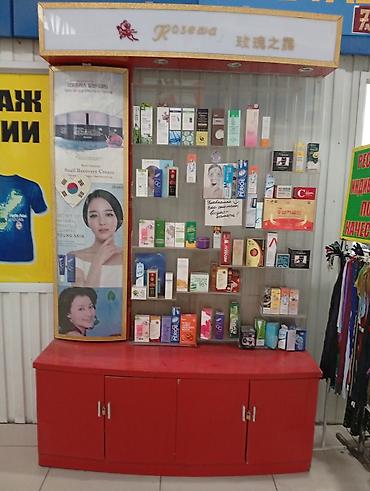 Продаю Оооочень красивую витрину для косметики моющих растворов