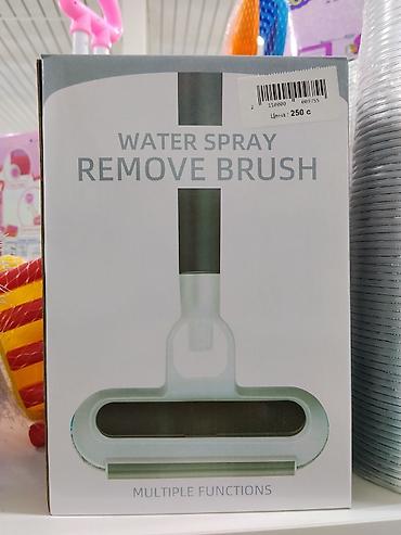 Щетка-скребок с распылителем воды Water Spray Remove Brush