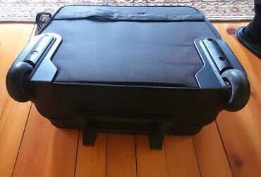 Putni koferi i torbe: Odlicna Targus torba za putovanje avionom, ima dosta pregrada, pa moze — 10