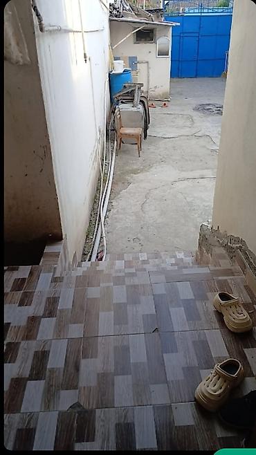 sabunçuda: Həyət evi – 4 otaqlı - Plan: mətbəx, sanitar qovşaq/duş, 4 yaşayış — 3