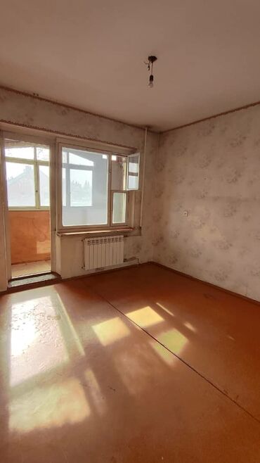 квартиру в кара балте: 3 комнаты, 72 м², 106 серия, 3 этаж, Старый ремонт