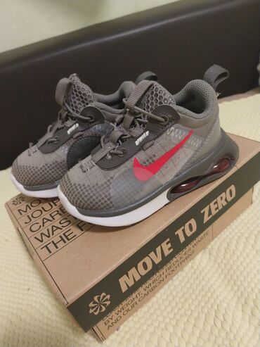 Sve za decu: Decije Nike patikice
21br Nosene svega par puta