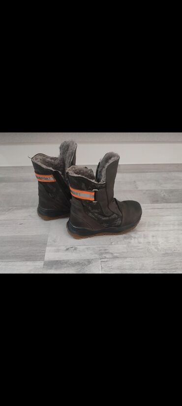 продам батут бу: Продаю детский зимнии кожаные сапоги б/у в отличном состоянии