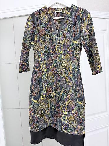 Повседневные платья: Продаю классные платья, размер 42-44, в идеальном состоянии, носила — 7