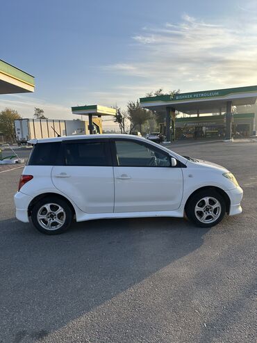 Toyota: Toyota ist: 2003 г., 1.5 л, Автомат, Бензин, Хэтчбэк