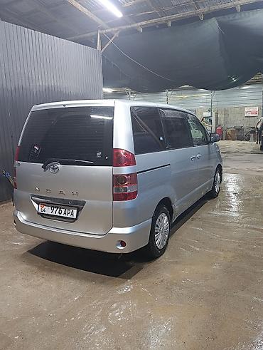 водный техника: Toyota Noah: 2003 г., 2 л, Автомат, Бензин, Минивэн — 3