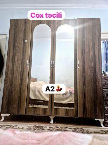 su çəni satılır: AYNUR 2 💃 Az və səliqəli isdifadə edilmiş Dolab satılır 180 azn