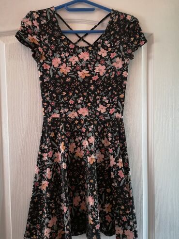 tiffany duks haljina: C&A S (EU 36), bоја - Crna, Drugi stil, Kratkih rukava