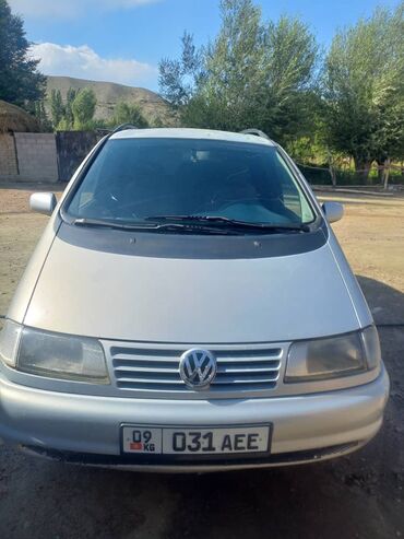 срочно продать машину: Volkswagen Sharan: 1997 г., 2 л, Механика, Бензин, Вэн/Минивэн