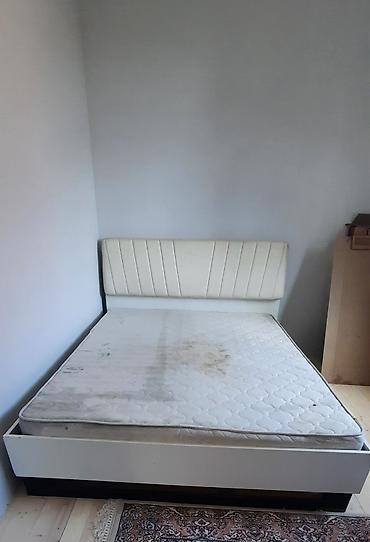 Çarpayılar: İki nəfərlik çarpayı dəsti - Ölçü: təxmini 160x200 sm (queen ölçüyə — 2