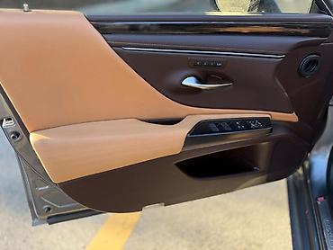 Lexus: Lexus ES: 2019 г., Бензин — 15