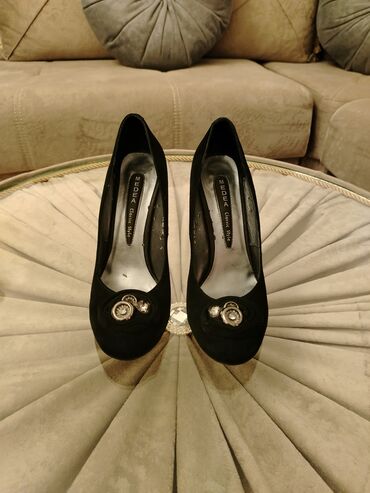 gün eynekleri: Məhsul: Qadın klassik tufli Brend: MEDEA – Classic Style - Rəng: Qara