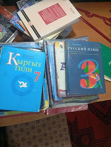 Другие учебники: Продам школьные учебники В комплекте на фото представлены: - **Family — 15
