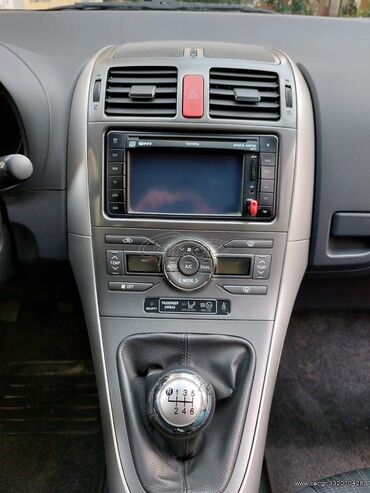 Toyota: Toyota Auris: 1.3 l. | 2010 έ. Χάτσμπακ — 12