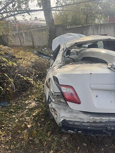211 2 7: Toyota Camry, белый седан, под разбор или восстановление. Автомобиль — 1