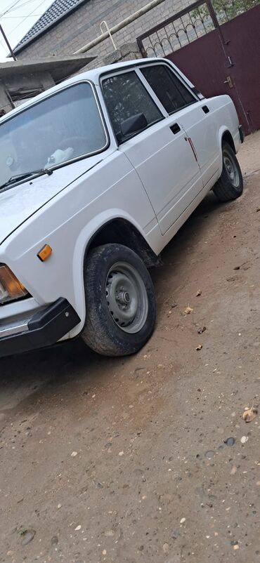 VAZ (LADA): Lada (VAZ) klassik sedan – ağ rəng, 4 qapı, arxaötürücülü. Xarici: - — 8