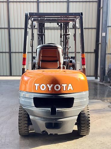 Погрузчики: Погрузчик, Toyota, Колесный, Ковшовый — 9