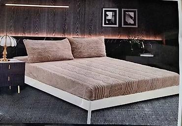 stare grede: Pokrivac sa lastez i dve jastucnice 180x200+25 CENA 2999din

T — 2