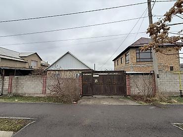 Продажа коттеджей и домов: Продается дом на первой линии в жил массиве Кара Жыгач по улице Дордой — 2