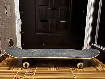 drift trike: Skateboard – POW Supply Co. dizaynlı - Taxta: klassik konkavlı, ön və — 1