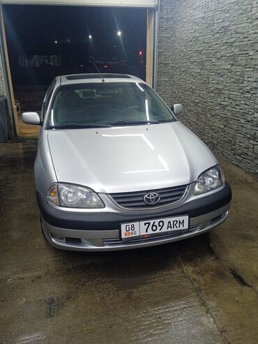 аварини машина: Toyota Avensis: 2001 г., 1.8 л, Механика, Бензин, Седан