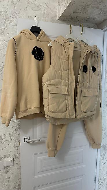 Пальто: Одежда, покупала в Дубаи/Италии, размер s/m до 44, новое и б/у.Фото и at lalafo.kg — 52 Пальто: Одежда, покупала в Дубаи/Италии, размер s/m до 44, новое и б/у.Фото и — 52