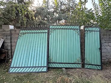 готовые варота: Продаю, комплект металлических ворот с калиткой -В комплекте две — 1