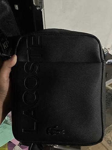 Сумка через плечо Lacoste, компактная и практичная. - Цвет: черный