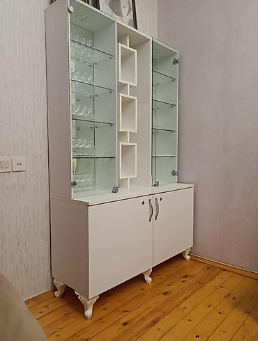 mebilər: Ağ rəngli, müasir dizaynlı qonaq otağı servanta/vitrin mebeli. Model — 3