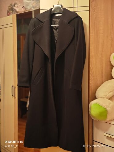 Dəstlər, kostyumlar: Qadın geyim dəsti – uzun palto və 3 fərqli kofta 1) Uzun palto - — 1