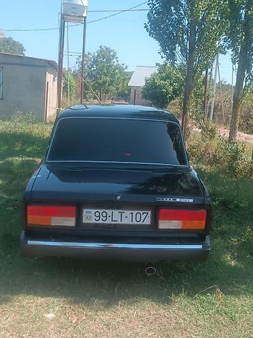 kredit avto aksesuar: LADA 2107 sedan – qara rəngli, klassik kuzov dizaynı ilə. 4 qapılı — 4