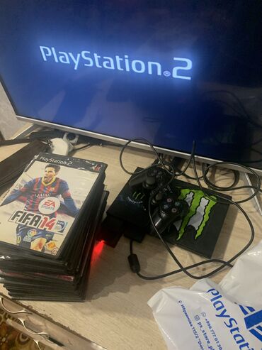 PS2 & PS1 (Sony PlayStation 2 & 1): Продаю ps2 отличном состоянии 1джойстик +30 дисков в подарок