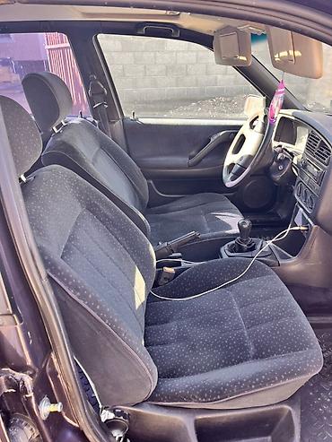 Volkswagen: Volkswagen Passat: 1995 г., 1.8 л, Механика, Бензин, Седан at lalafo.kg — 21 Volkswagen: Volkswagen Passat: 1995 г., 1.8 л, Механика, Бензин, Седан — 21