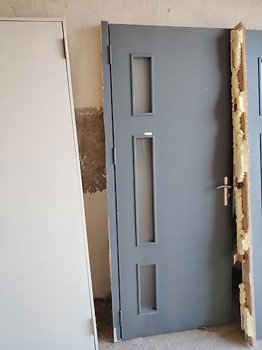 Qapılar və aksessuarlar: 5 eded qapi 2 ag 3 boz reng ela vezyetde unvan bine savxoz cercive — 2
