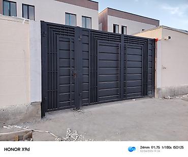 Распашные ворота: Металлические распашные ворота с калиткой (модульные панели) - — 8