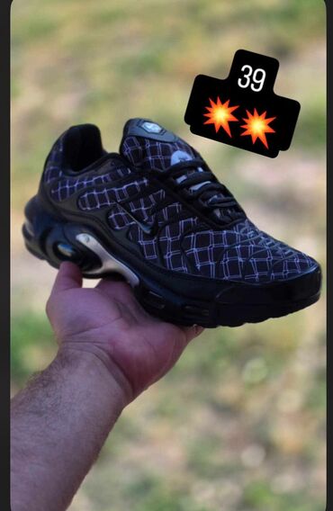 nike react patike: 2500 din
sd