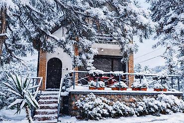 Prodaja stanova: Vreme je da se ode iz grada — nazad u prirodu. Nudimo prelepu kuću u — 1