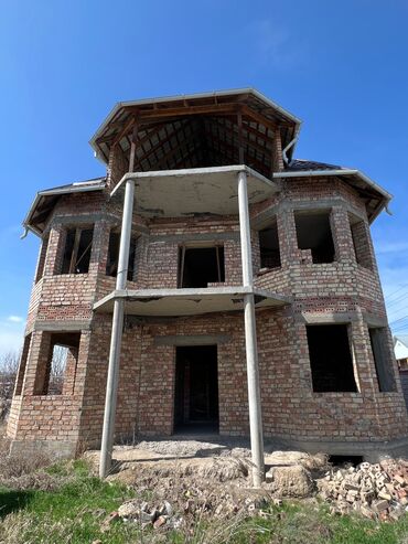 дом в киргшелк: 250 м², 8 комнат, Требуется ремонт