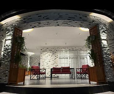 Bitkilər üçün dibçəklər: Taxtalar ile ev, bağ, restoran, ofis, otel ve s. məkanlarınızın müasir — 3